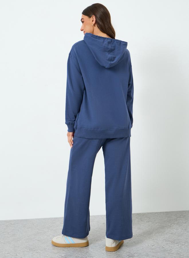 ستايلي طقم منسق من بنطال بأرجل واسعة وهودي بطبعة كتابة - Image 5